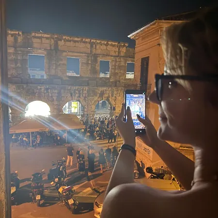 Anni 아파트 풀라